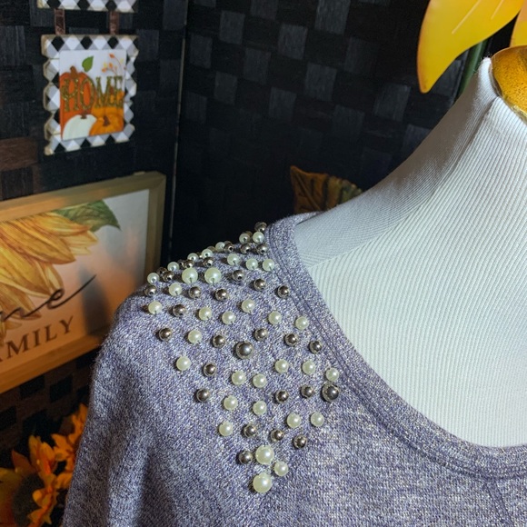 Woman’s dress blouse size medium - Picture 5 of 6